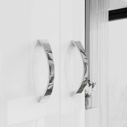 Chilton white gloss 3 door wardrobe handle detail