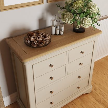 Faire 4+2 Chest in Putty with Oak Top - Image 4