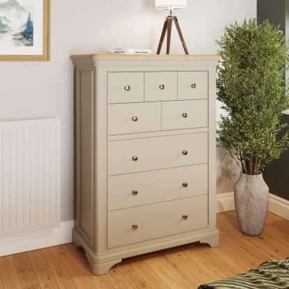 Faire 8 Drawer Chest in Putty with Oak Top - Image 11