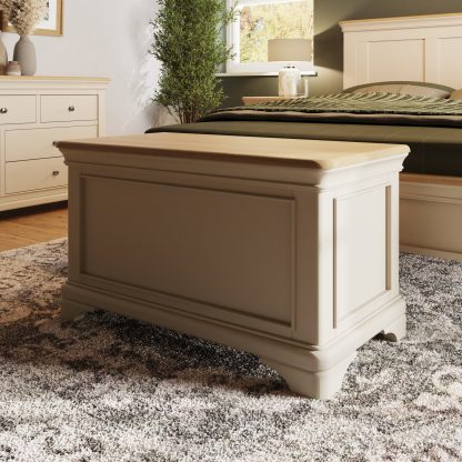 Faire Blanket Box in Putty with Oak Top - Image 9